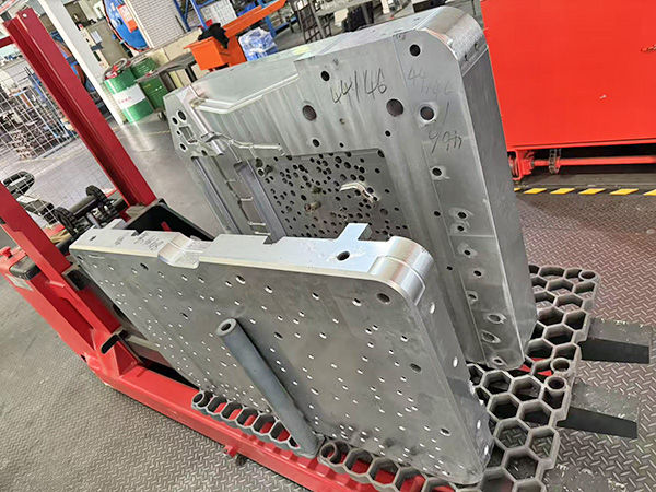 模具钢材真空热处...