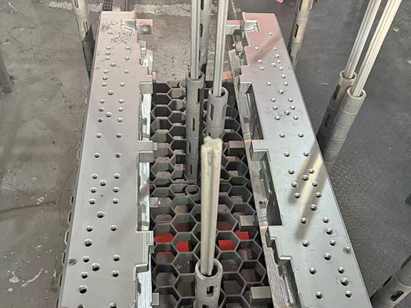 模具钢材真空热处...