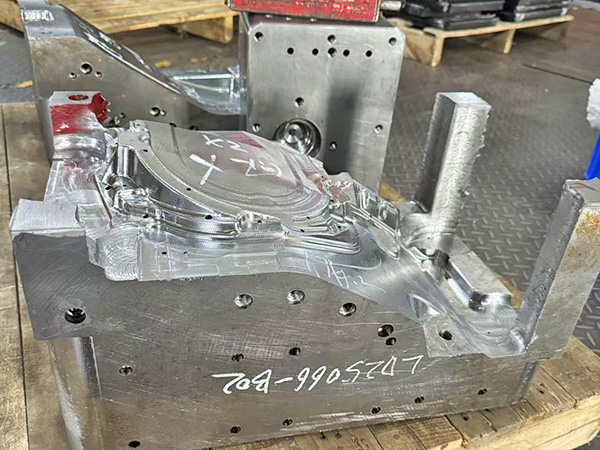 模具钢材真空热处...