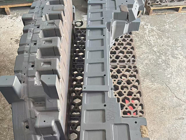 模具钢材真空热处...