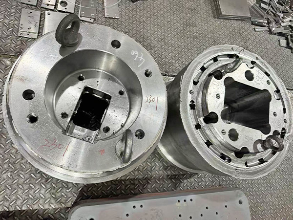 模具钢材真空热处...